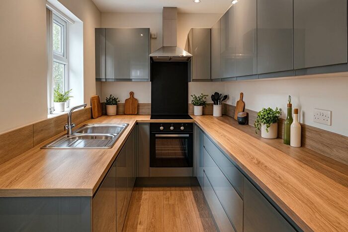 5 Bedroom Semi-Detached House To Rent In City Road, Sheffield, S2