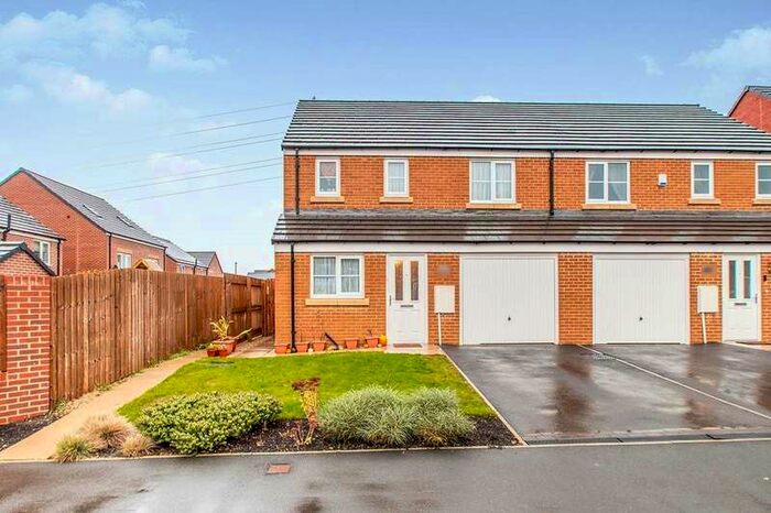 3 Bedroom Semi-Detached House To Rent In Scatcherd Drive, Morley, Leeds, West Yorkshire, LS27