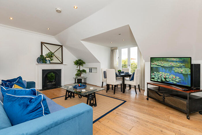 2 Bedroom Apartment For Sale In Redcliffe Gardens, Chelsea, London, SW10