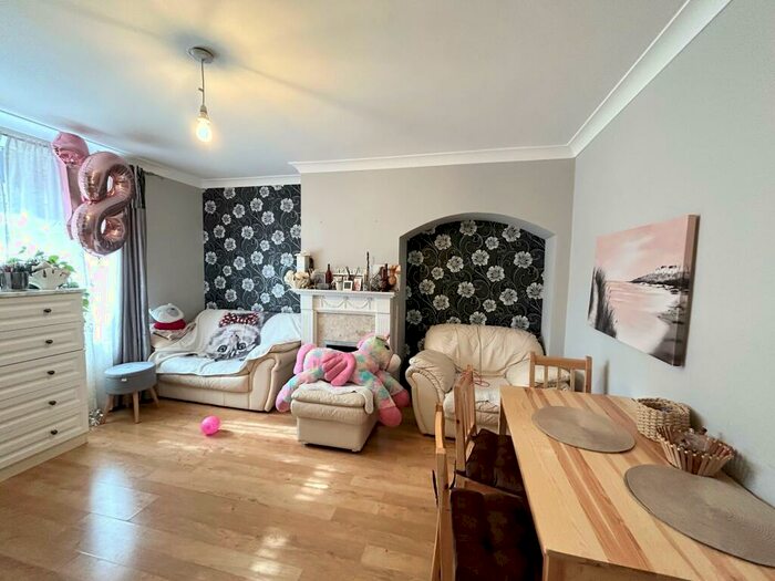 3 Bedroom House To Rent In Harrold Road, Dagenham, RM8