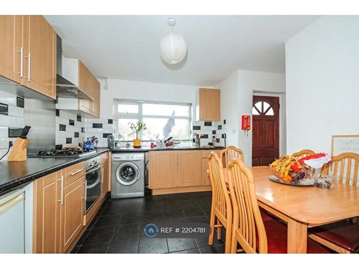 5 Bedroom Semi-Detached House To Rent In Cricket Road, Oxford, OX4