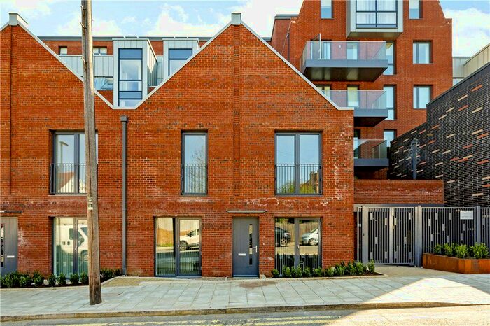 1 Bedroom Flat To Rent In Blairderry Road, London, SW2