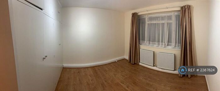 2 Bedroom Flat To Rent In Ashurst Road, London, N12