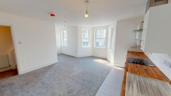 2 Bedroom Flat To Rent In Flat, Holderness Road, Hull, HU9