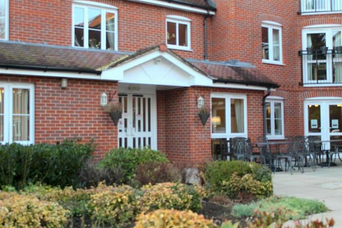 1 Bedroom Flat To Rent In Oyster Lane, Byfleet, West Byfleet, KT14