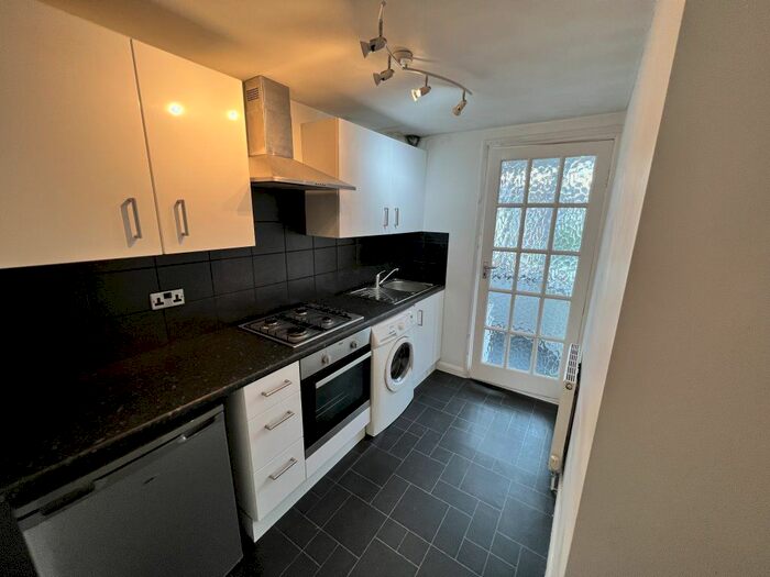 1 Bedroom Flat To Rent In Smawthorne Lane, Castleford, WF10