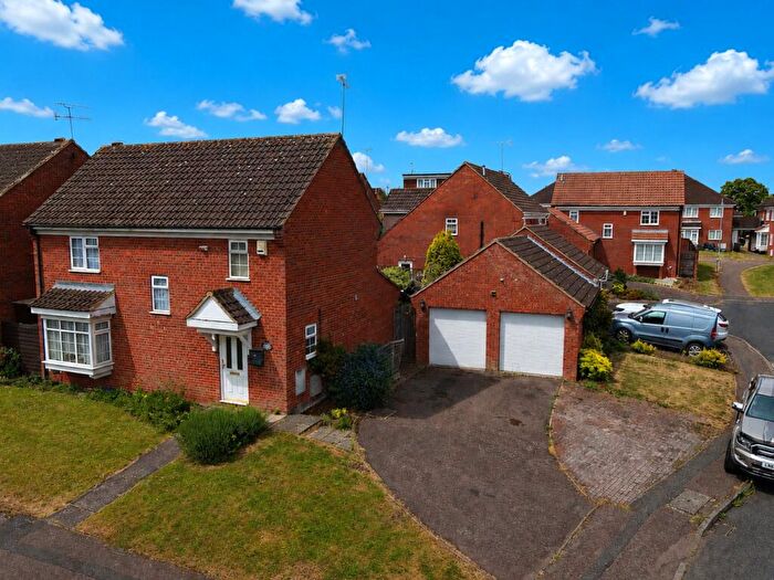 4 Bedroom Detached House For Sale In Quickswood, Luton, Bedfordshire, LU3