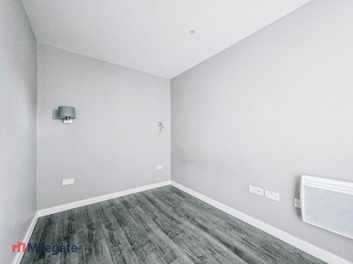 Studio To Rent In Hamlet Court Road, Westcliff-On-Sea, SS0