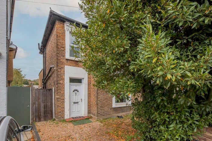 3 Bedroom Property To Rent In Queens Road, Teddington, TW11
