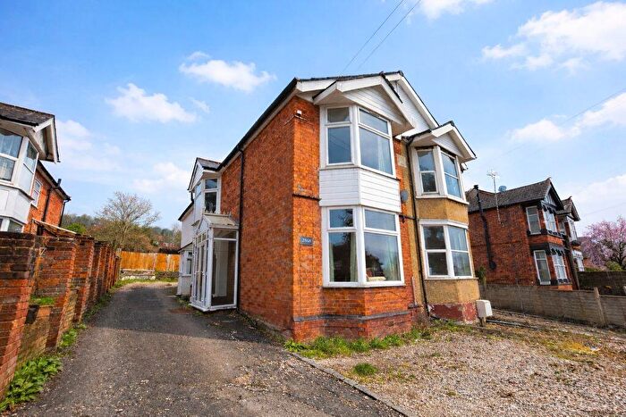 2 Bedroom Cluster House For Sale In West Wycombe Road, High Wycombe, HP12