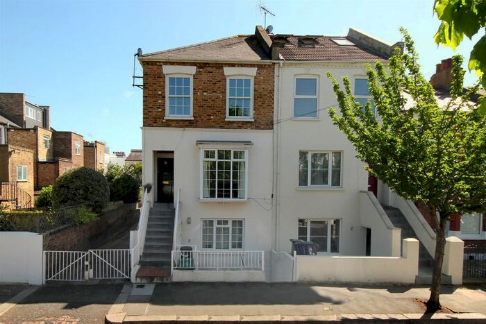 2 Bedroom Flat To Rent In Priory Road, London, W4