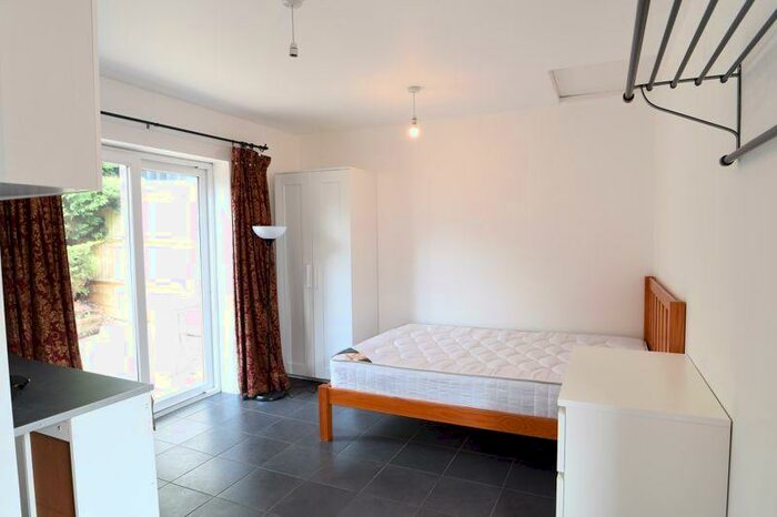 Studio To Rent In Coldean Lane, Brighton, BN1