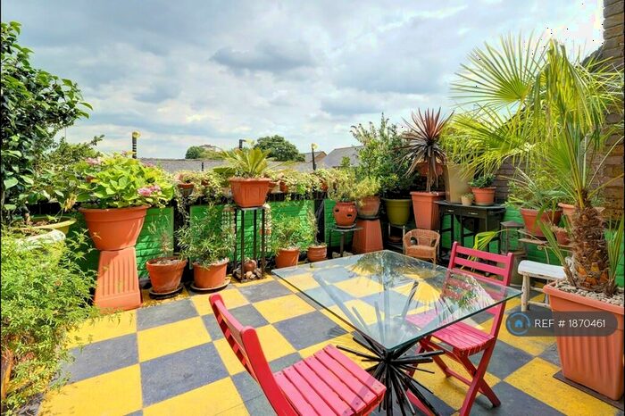 1 Bedroom Maisonette To Rent In Anna Close, London, E8
