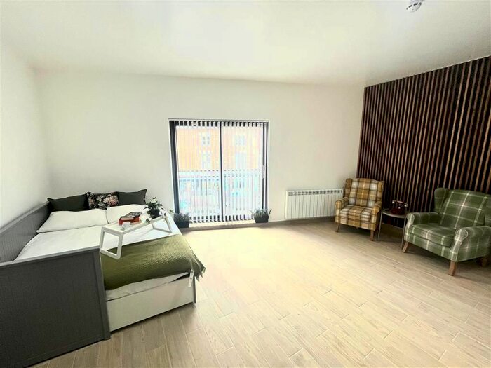 1 Bedroom Studio To Rent In Alfreton Road, Nottingham, NG7