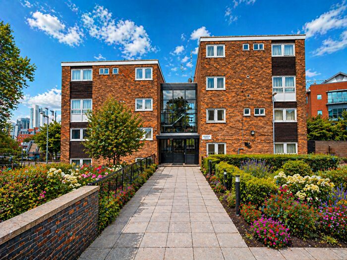 3 Bedroom Flat To Rent In Marlborough Grange, Leeds, LS1