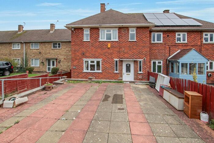 3 Bedroom Semi Detached House For Sale In Schofield Road, Loughborough, LE11