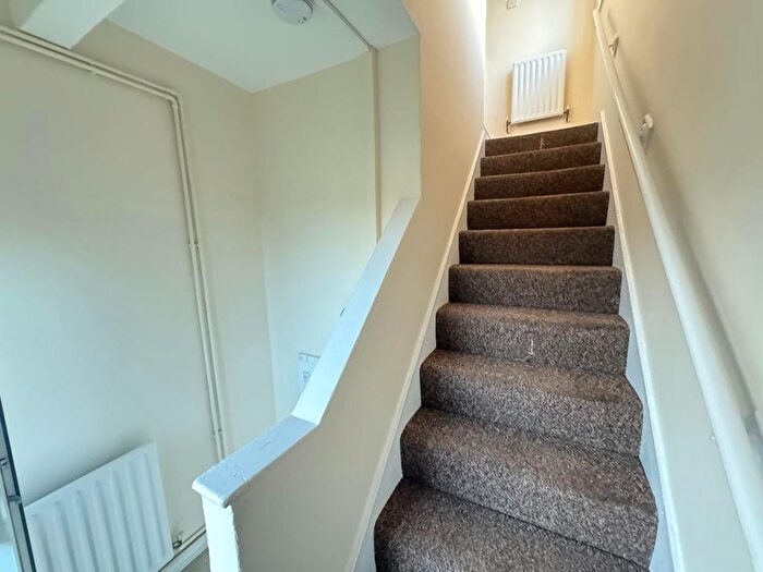 1 Bedroom Flat To Rent In Kingsley Avenue, Grangewood, Chesterfield, S40