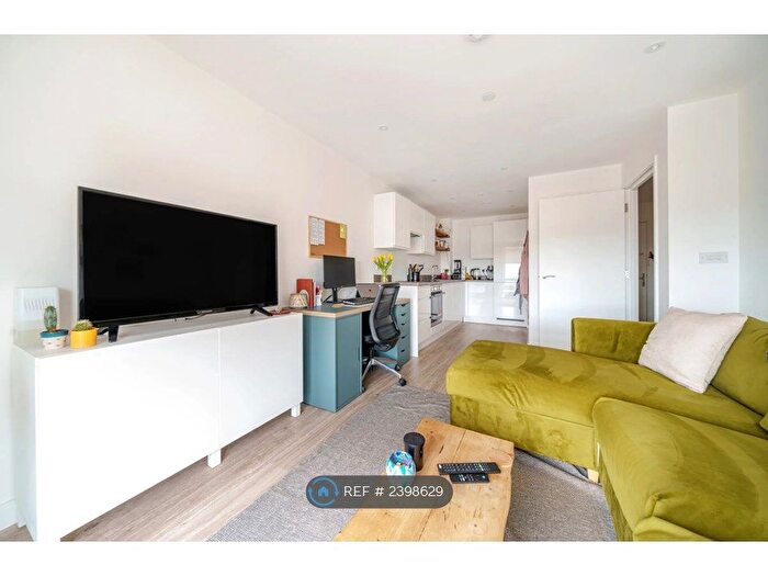 1 Bedroom Flat To Rent In Clarendon Place, Portslade, BN41