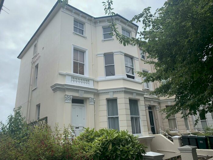 2 Bedroom Flat To Rent In The Avenue, Eastbourne, BN21