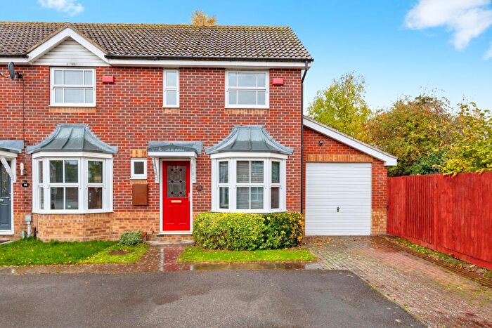 2 Bedroom End Of Terrace House For Sale In Lilley Way, Slough, SL1