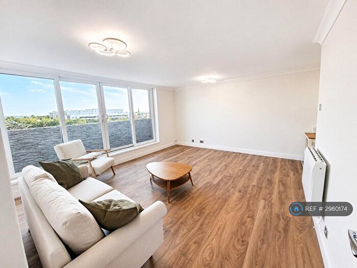 2 Bedroom Flat To Rent In Norman Court, London, N3
