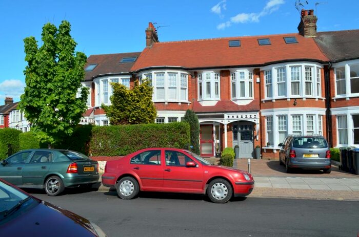 1 Bedroom Flat To Rent In Riverway, Palmers Green, N13