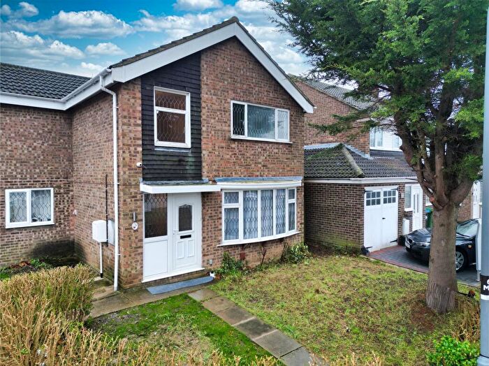 3 Bedroom Semi-Detached House To Rent In Magenta Close, Bletchley, MK2