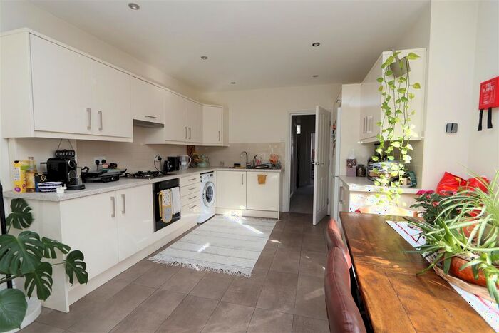 2 Bedroom Flat To Rent In Burford Gardens, Palmers Green, London, N13