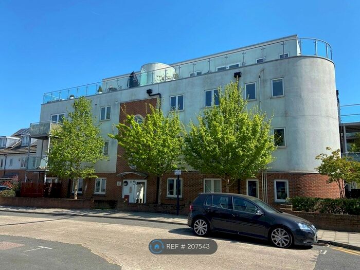 2 Bedroom Flat To Rent In Oisc Court, Sidcup, DA14