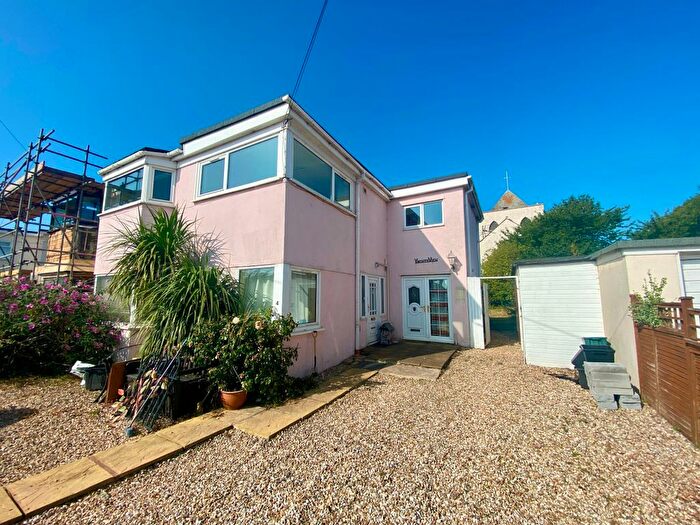 2 Bedroom Maisonette To Rent In Horseshoe Bend, Paignton, TQ4