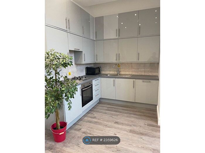 1 Bedroom Flat To Rent In Power House, London, W3