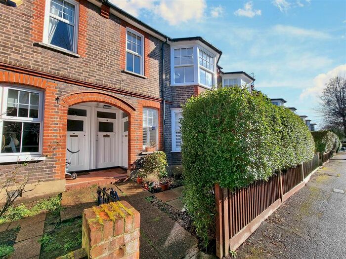 2 Bedroom Flat To Rent In Panmuir Road, London, SW20