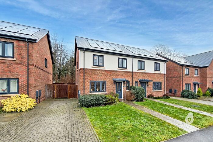 3 Bedroom Semi Detached House For Sale In Hurley Drive, Bracknell, RG12