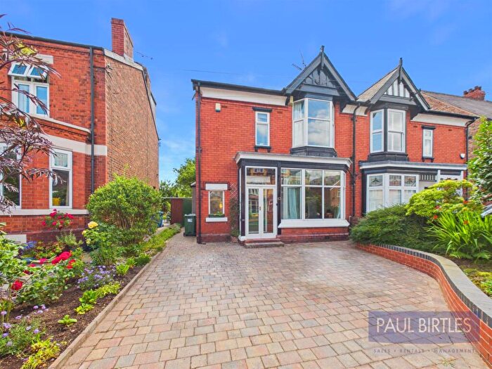5 Bedroom Semi-Detached House For Sale In Queens Road, Urmston, Trafford, M41