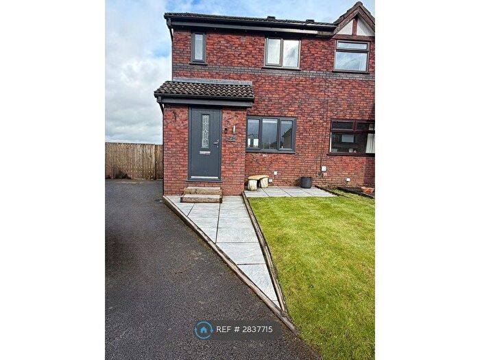 2 Bedroom Semi Detached House To Rent In Warwick Road, Manchester, M26
