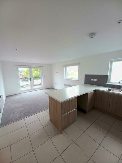 1 Bedroom Flat To Rent In High Road, SS7