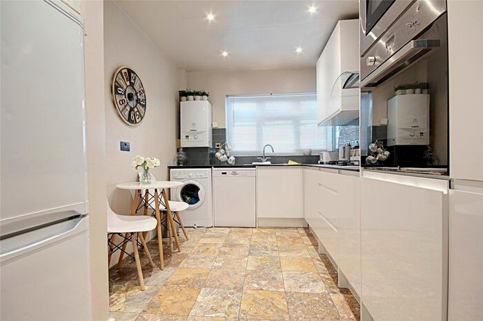 2 Bedroom Flat To Rent In Hertford Road, Enfield, EN3