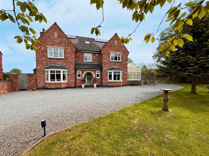 7 Bedroom Detached House For Sale In Station Road, Foggathorpe, YO8