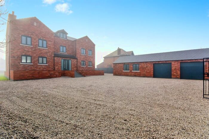 5 Bedroom Detached House For Sale In Tattershall Bridge Road, Tattershall Bridge, Lincoln, LN4