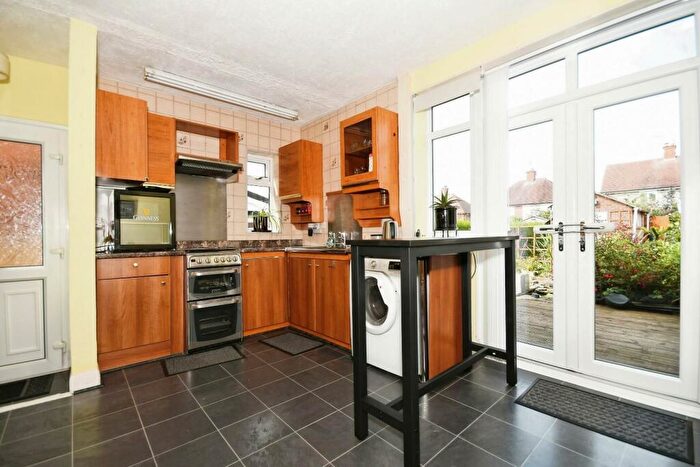 2 Bedroom Semi-Detached House For Sale In Brookbank Avenue, Brockwell, Chesterfield, S40
