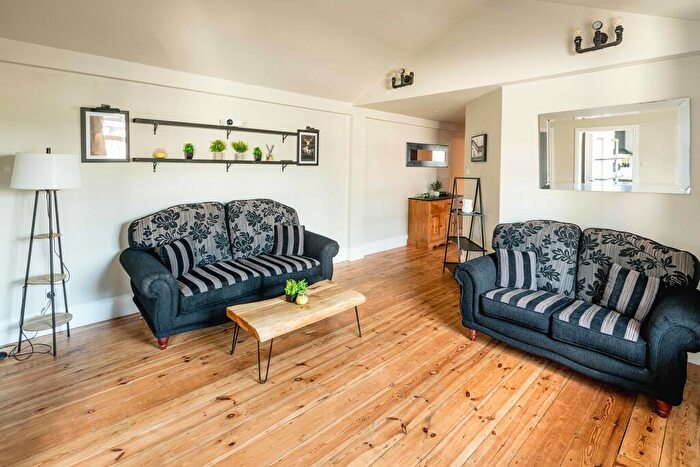 2 Bedroom Apartment For Sale In Southampton Way, London, SE5