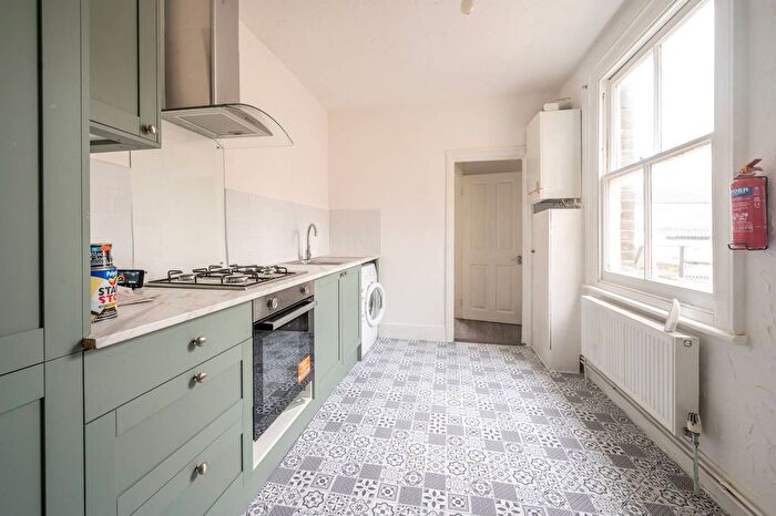 1 Bedroom Flat To Rent In Stanley Road, Chingford, London, E4
