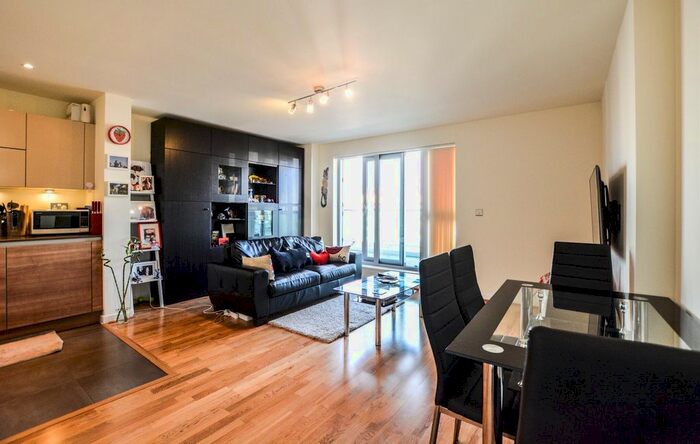 1 Bedroom Flat To Rent In Cable Street, London, E1