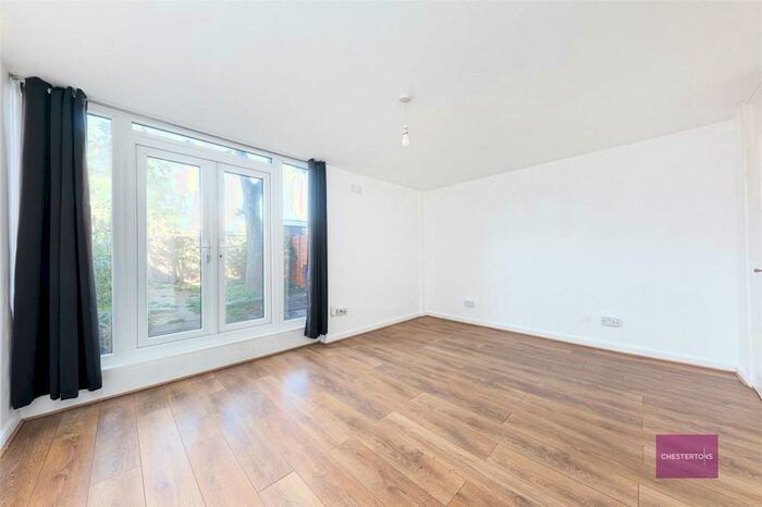 3 Bedroom Flat To Rent In Regents Court, Pownall Road, Hackney, London, E8