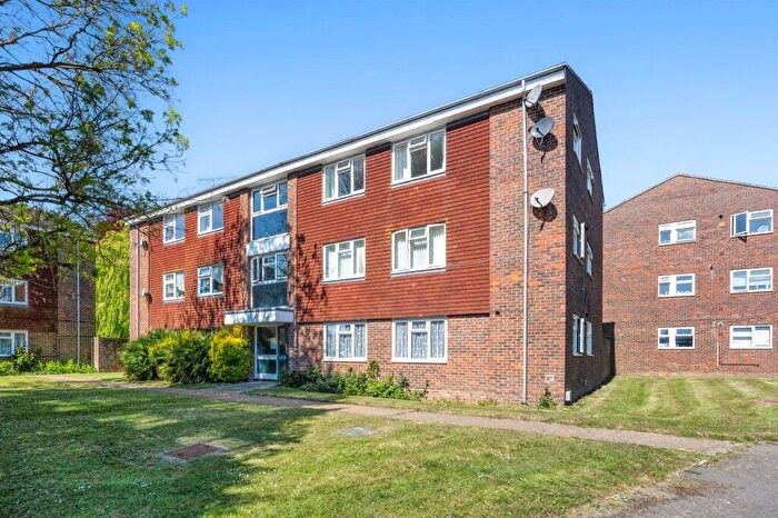 2 Bedroom Flat For Sale In Toomey Road, Steyning, BN44