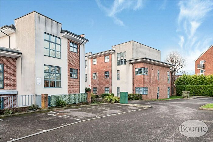 2 Bedroom Flat For Sale In High Street, Addlestone, Surrey, KT15