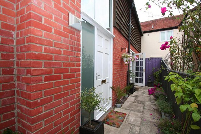 2 Bedroom House For Sale In Wood Street, Wallingford, OX10