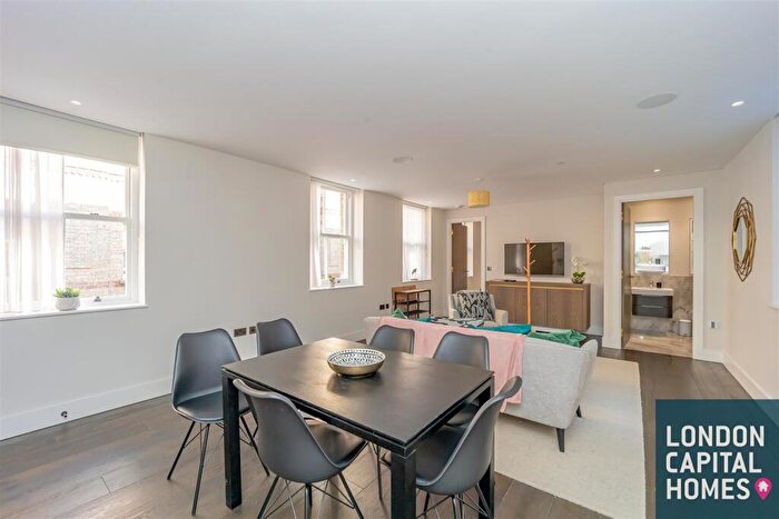 2 Bedroom Apartment To Rent In Pink Mews, - Dyer's Buildings, London, EC1N