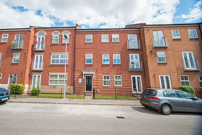 3 Bedroom Flat To Rent In Plimsoll Way, Hull, Hull, HU9