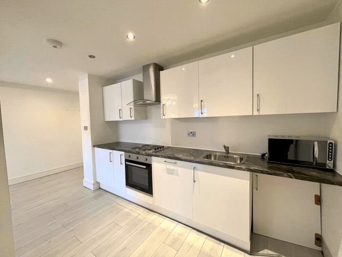 1 Bedroom Flat To Rent In Commercial Road, Swindon, SN1